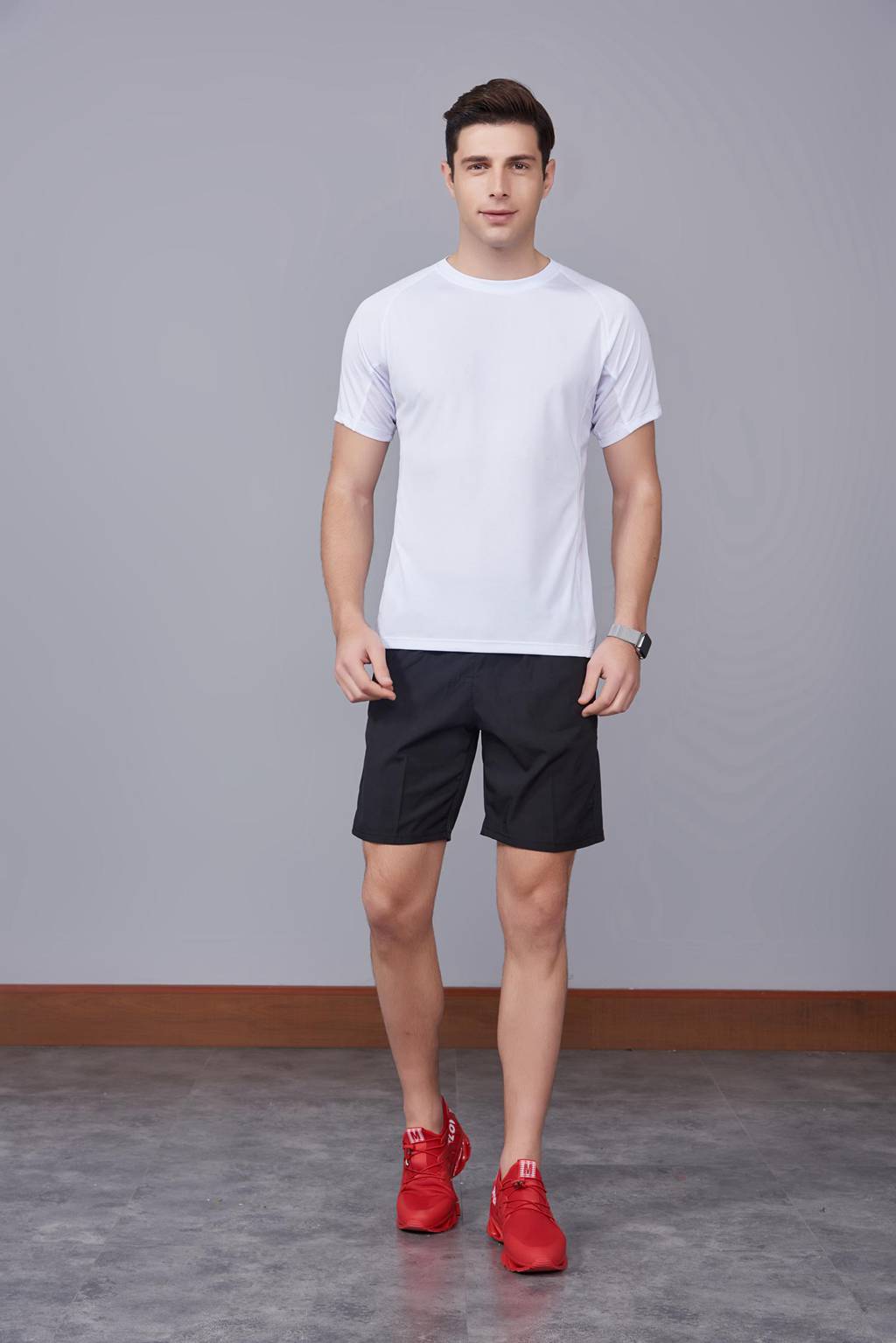 修身運(yùn)動(dòng)短袖 舒適透氣跑步訓(xùn)練速干T恤-白色